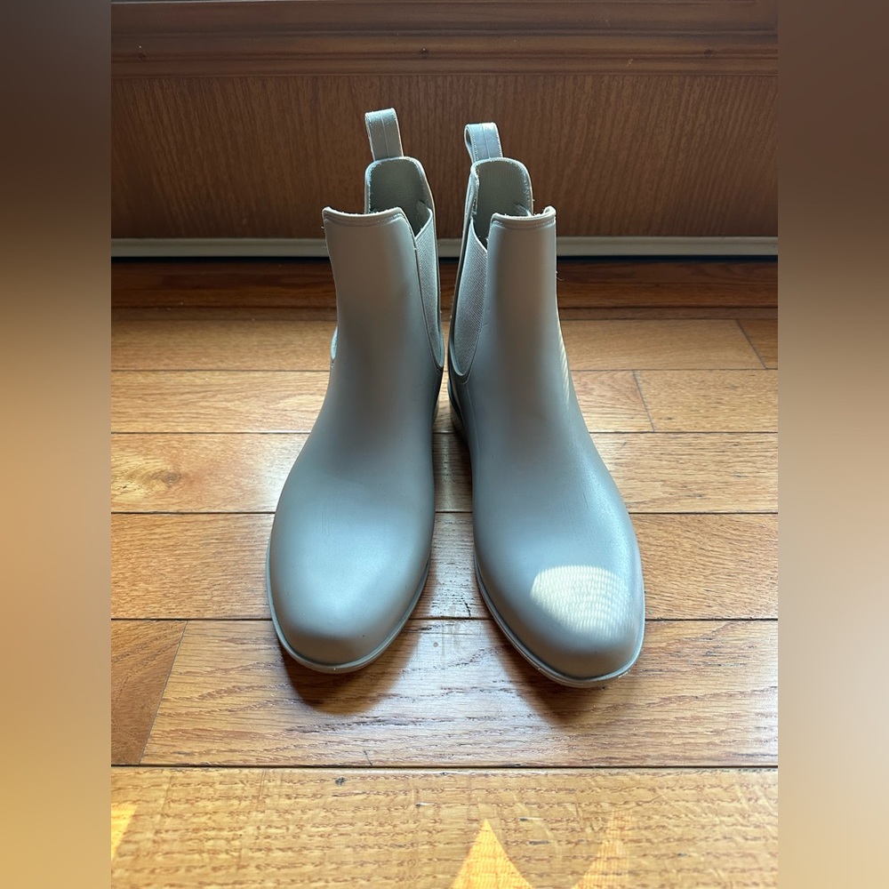 Stylish Women's Gray Ankle Boots